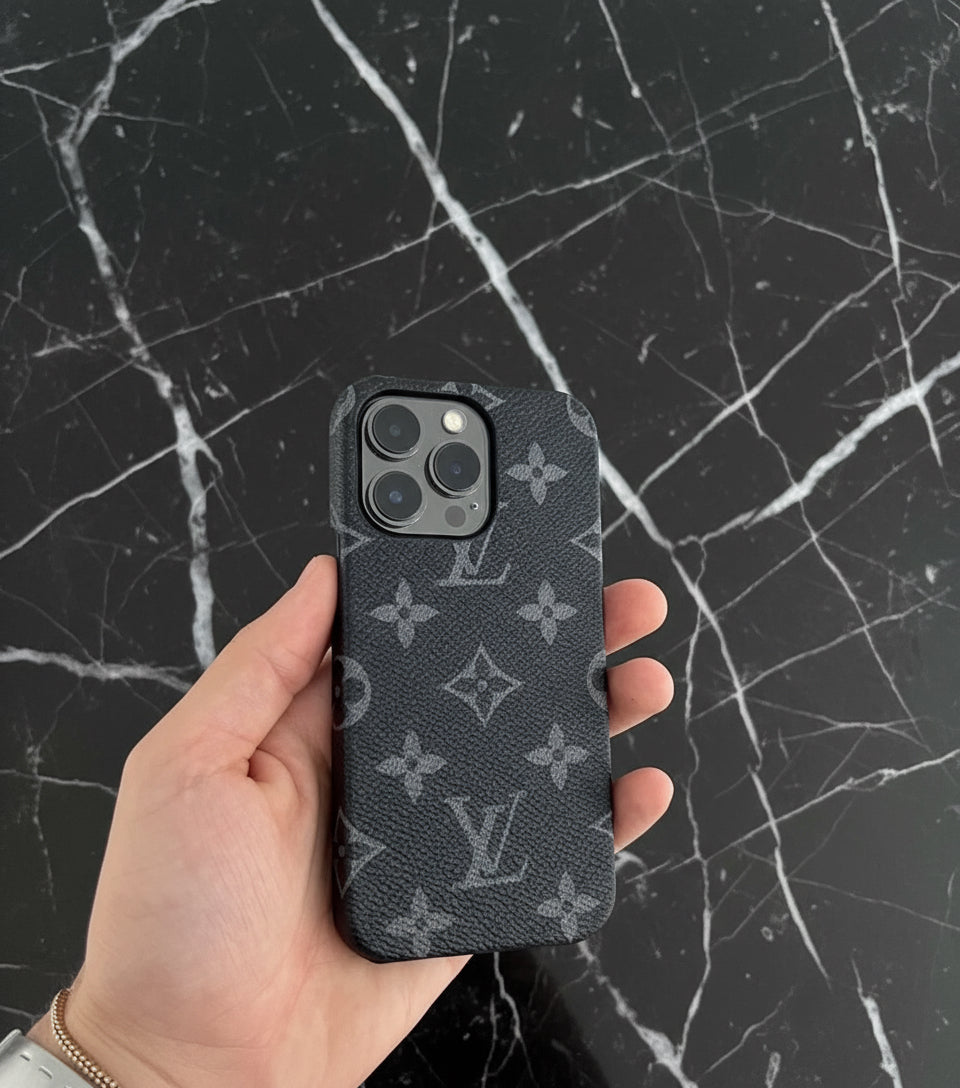 LV TOTAL BLACK