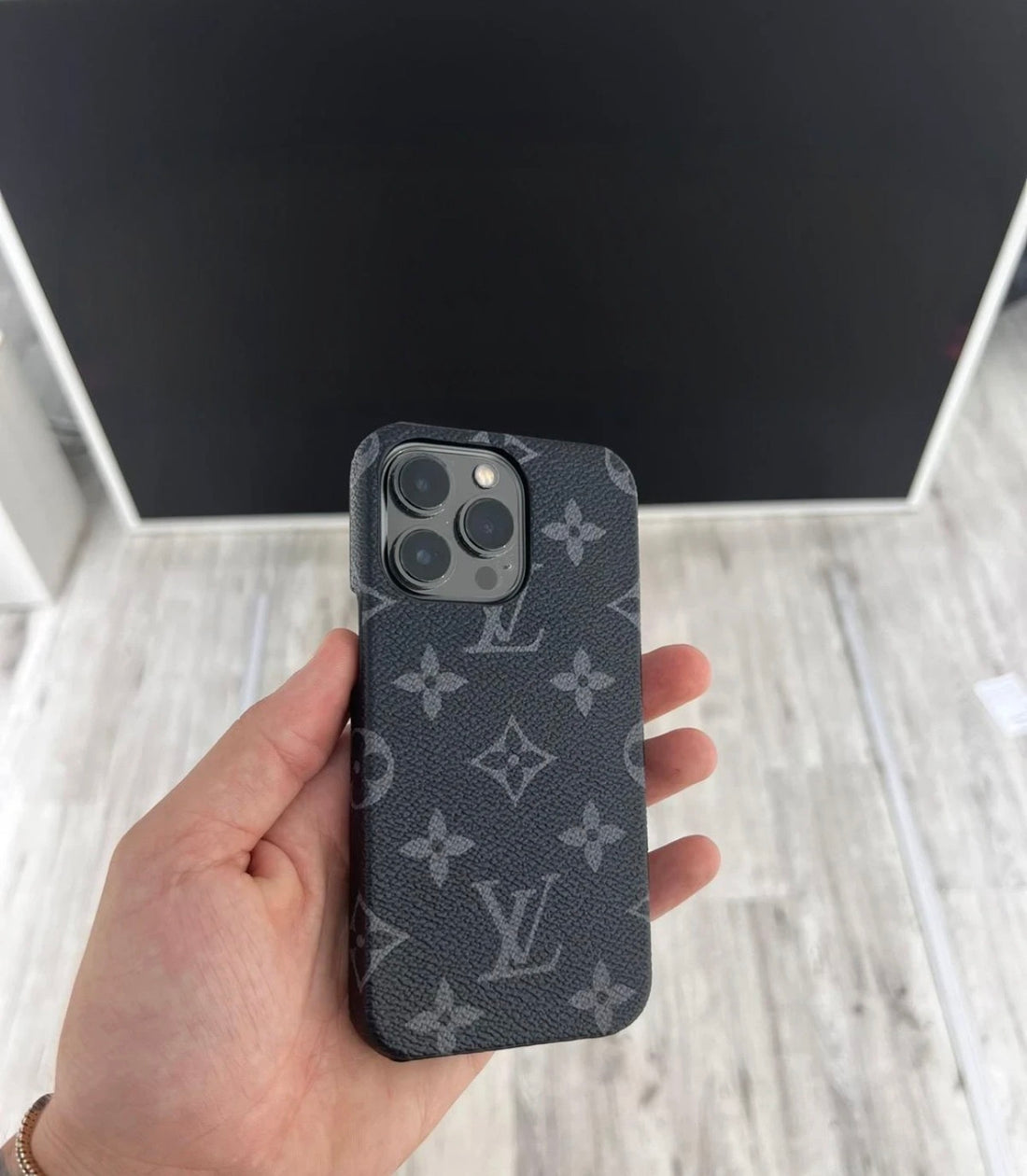 LV TOTAL BLACK